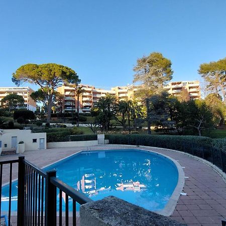 Charmant Appartement Residentiel Avec Terrasse, Jardin Privatif Et Piscine A Cannes Exterior foto